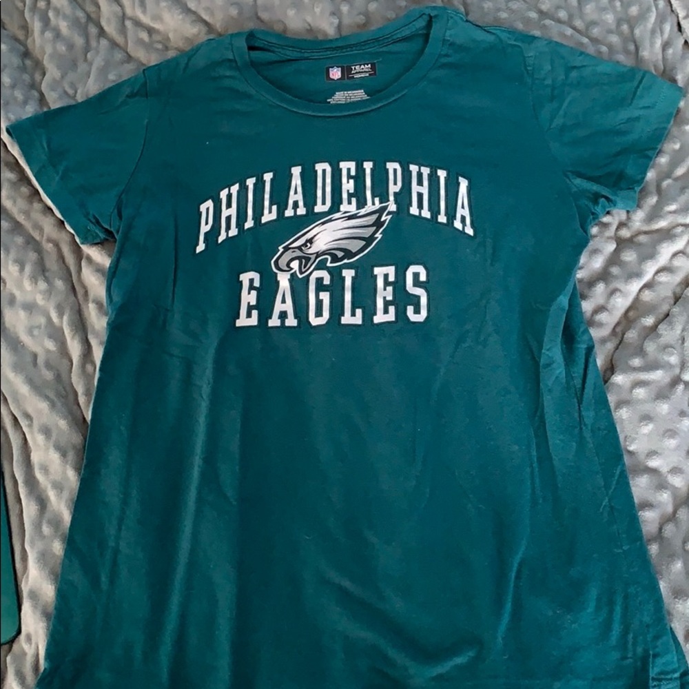 Size large Philadelphia Eagles women’s t-shirt.